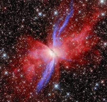 赤紫の“羽”が広がる！　近赤外線でとらえたバタフライ星雲「NGC 6302」