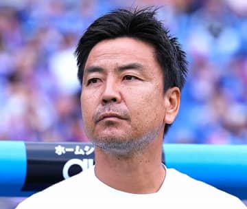 「なんとか来年もJ１で戦えます」今季３人目のマリノス監督が涙。３戦連続大勝で史上初の降格を回避「戦術うんぬんより気持ち」