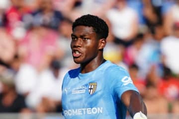 パルマがGK鈴木彩艶の診断結果を発表…左手中指と舟状骨の骨折、手術の可能性も