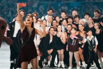 坂本花織、ラストNHK杯で渾身自撮りショット　即座に共有「ベストな画角」「仕事早い！」SNS喝采