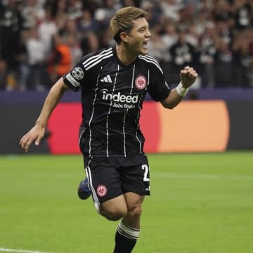 フランクフルト堂安律が圧巻のゴラッソで今季３点目！２人抜きから左足で正確なフィニッシュ！日本人対決で値千金の決勝弾