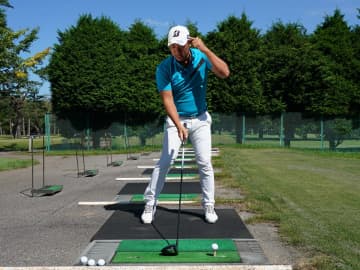 飛距離アップしたいときは打つ前に「回転ジャンプ」してみよう