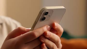 同じスマホなのに料金がここまで違う！ 大手キャリア8,500円、格安は4,000円台に