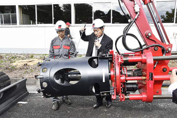 アクティオ AKTIO 独自開発「根こそぎ切るソー」革新性で2025グッドデザイン賞　街路樹の伐根工事作業時間が1/3に　木屑飛散なし 安全性も向上　チェーンソー手作業から解放