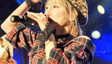 「地下最年長アイドル」年齢不詳美女の年齢に衝撃「ファンからライブ中に酸素ボンベの差し入れも」