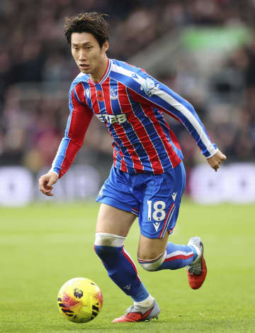 鎌田は終盤まで出場　サッカーのプレミアリーグ