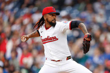 元セーブ王らガーディアンズの2投手、違法賭博容疑で起訴　意図的ボール球で共謀者に45万ドル、見返りに金銭受け取り