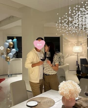 キム・ジョンウンが久々に生存報告!! 在米アメリカ人パートナーの姿も公開