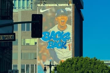 山本由伸の屋外広告が誕生　LAの新名所に…大谷翔平に次ぐ“異例の待遇”、圧倒的存在感