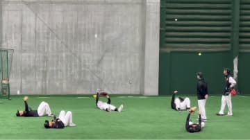 “基本は大事”と再確認　巨人・阿部監督　外野手の送球練習に参加も