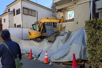 東京・世田谷区で危険すぎる解体工事、現場には外国人作業員が　区は「違反・指導無し」と説明