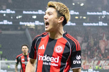 日本代表MFが「チームを救った」　異例事態も…守備網突破の個人技弾に現地絶賛「輝かしい瞬間」