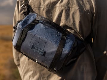 WANDRDの人気モデル「Rogue Sling」がリニューアル　ポケットの増設や容量の変更など　ノートPC用ポケットは継承