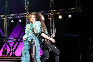 相川七瀬、デビュー30周年記念ライブで豪華共演　来年11月には武道館公演を発表