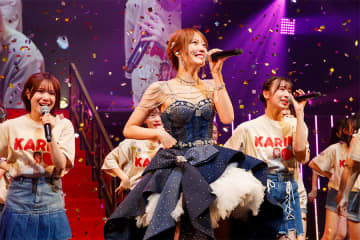 ＮＭＢ４８小嶋花梨の卒業公演、山本彩のサプライズ登場に会場どよめく