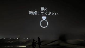 レッドクリフ、花火大会などで記念日を演出する「サプライズ・ドローンショー」提供開始