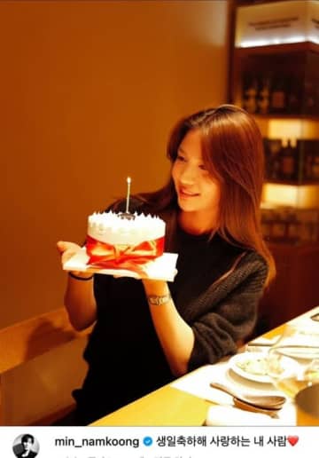 “11歳年下”の美人奥様をお祝い！俳優ナムグン・ミン、ラブラブ投稿が話題「ロマンチックすぎる」