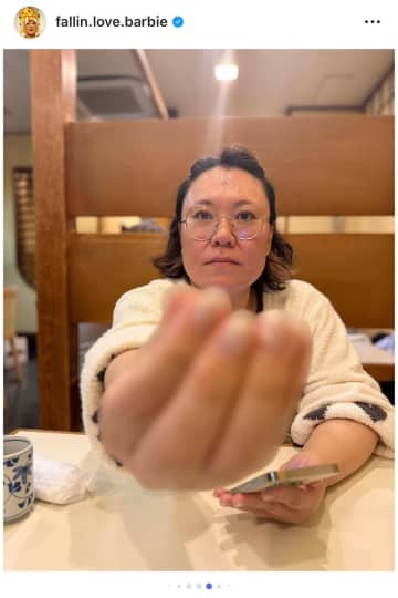 バービーの近況報告に注目　1歳長女を軽々担ぎ上げ…「素敵」「飾らない姿大好き」の声