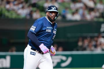 日本ハム、2冠レイエスと契約延長発表「とても幸せ」　マルティネスも残留で来季9年目