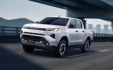 トヨタ、新型「ハイラックス」世界初披露 BEVやFCEV、ディーゼルエンジンなど多様なパワートレーン展開を表明