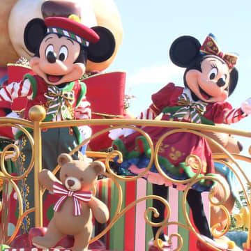 【ディズニーランド】10年ぶりに新しくなったクリスマスパレード公開 　2014年以来ランドにサンタが登場