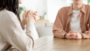 「区役所から帰ったときの態度が気に入らない」交際0日婚でも長く続く、スピード離婚する夫婦の違いは？（植草美幸／恋愛・婚活アドバイザー）