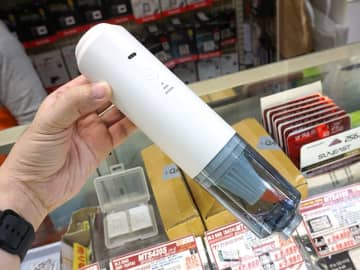 吸引・ブロワー・空気入れ対応の3in1ハンディクリーナーが1,480円