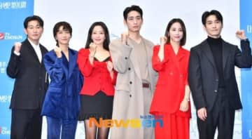 【PHOTO】キム・ヒソン&ハン・ヘジンら、新ドラマ「次の人生はないから」制作発表会に出席