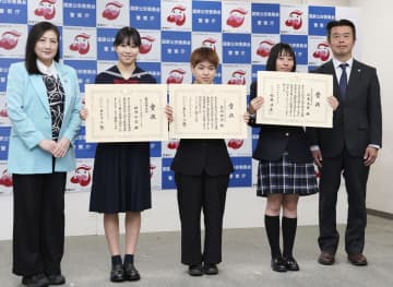 「わたしにも　できる支援が」　犯罪被害者支援標語、高校生表彰