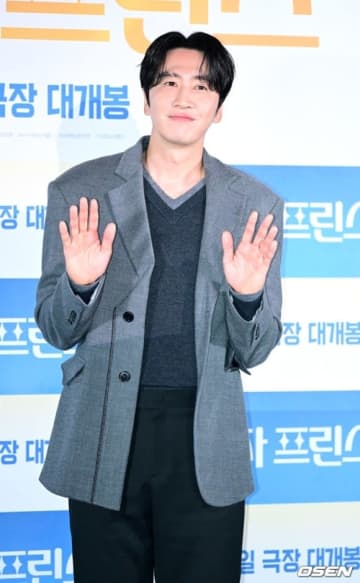 【PHOTO】イ・グァンス、映画「ひとりぼっちのプリンス」制作発表会に出席