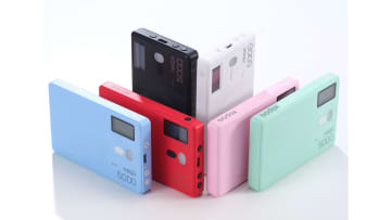 GODOX、磁気ワイヤレス充電器になるLEDライト「MA5R」発売。スマホに給電しながら、高演色セルフィーライト撮影が可能