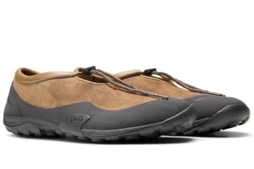 東京デザインスタジオ ニューバランス“トグル付き”スリッポンシューズ、ブラウン＆ネイビーのヌバックで