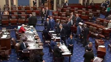 米上院、つなぎ予算採決のための動議を可決