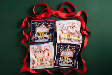 チャコット×フェイラー『くるみ割り人形』シュニール織ハンカチ、クリスマスのメリーゴーランド柄