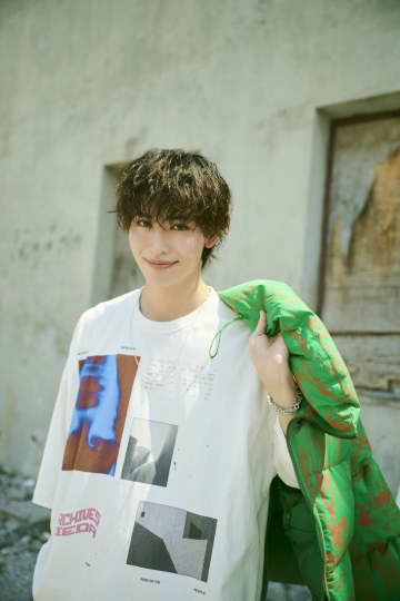 増子敦貴、上海と日本で撮影した2026年版カレンダー発売　撮影は写真家・熊木優