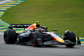 順調なスタートから一転、接触と不手際で後退。ロスがなければ後方からの入賞も可能だった決勝【角田裕毅F1第21戦分析】