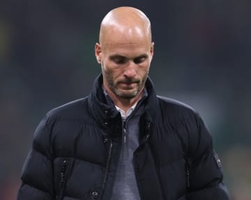 開幕から10戦２勝と不振…ヴォルフスブルクが今夏就任の指揮官を解任。クラブSDが理由を説明「ピッチ上での安定と成功をもたらすためには…」