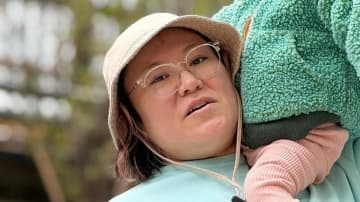 バービー 夫と1歳娘との日常をおさめた「最近の私」公開！育児ショットや親子で昼寝する姿も披露「なんてたくましい！」「まじで元気もらいます」