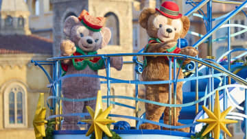 ダッフィーがサンタと一緒にダンス！華やかな船に乗るミッキーたちの姿も ディズニーシーグリーティングを林佑香キャスターが体験！