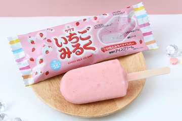 サクマ製菓「いちごみるくアイスバー」練乳入り濃厚アイス×“カリカリ”食感キャンディ、全国セブンで