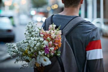 「こんな人が世界に必要」24歳の誕生日をきっかけに始めた“日課”に称賛の声。毎日、偶然出会った人に……