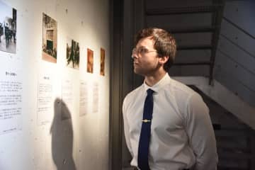 フランス人青年、東京で日本の侵略の歴史伝える写真展