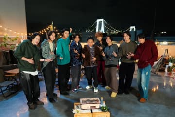 timeleszの秘密基地にダイアン・津田篤宏が襲来「クンクンハイハイゲーム」で大盛り上がり『timeleszファミリア』