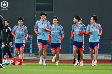 年内最後の日本代表活動がスタート！　初日は6選手がピッチで汗を流す…トレーニングウェアも一新