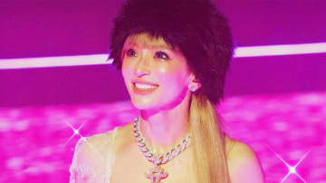 浜崎あゆみ 息子2人の姿も…“超豪華”自宅の巨大クリスマスツリー披露！「自宅にこれがあるのですか！？」と驚きの声