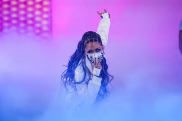 「素晴らしいチーム」人気日本人女子レスラーが“意外な場所”で集結…貴重なすっぴんトレーニングウェア姿に反響「お気に入りの2人」