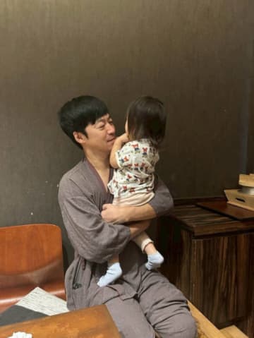 東貴博、安めぐみ＆娘たちと温泉旅行へ！まったり家族団らんSHOT公開「行きつけっていいよね」