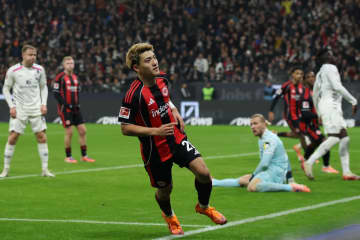 堂安律が勝利を呼び込む決勝点！　フランクフルト指揮官が圧巻のプレーを絶賛「素晴らしい個人技を見せてくれた」