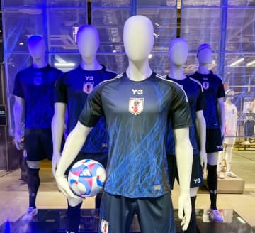 ＜サッカー＞日本代表のユニフォームがカッコ良すぎる、中国ネットで話題に