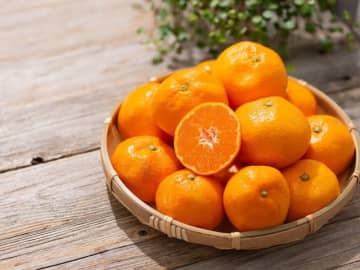 Q. 「喉が痛いときにミカンを食べてはいけない」って本当ですか？【管理栄養士が回答】